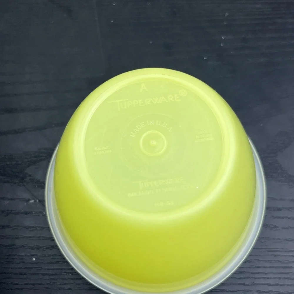 Tupperware vintage yellow